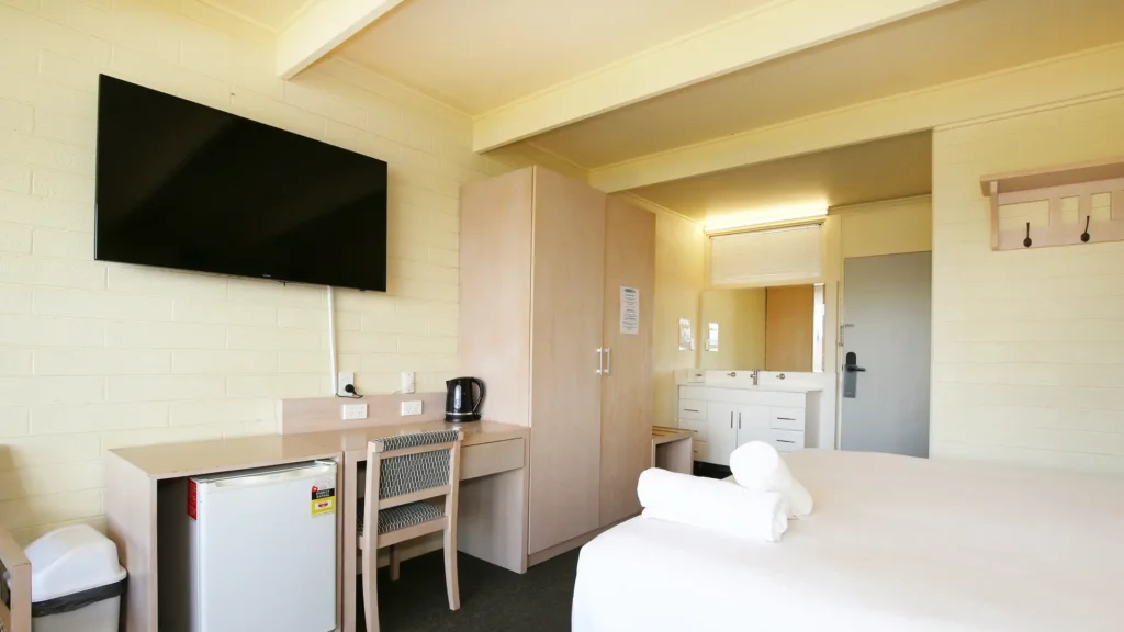 Snowy Mountains Tour Accommodation | Life of Riley Tours 6 home gallery 08 room tv desk and refreshments