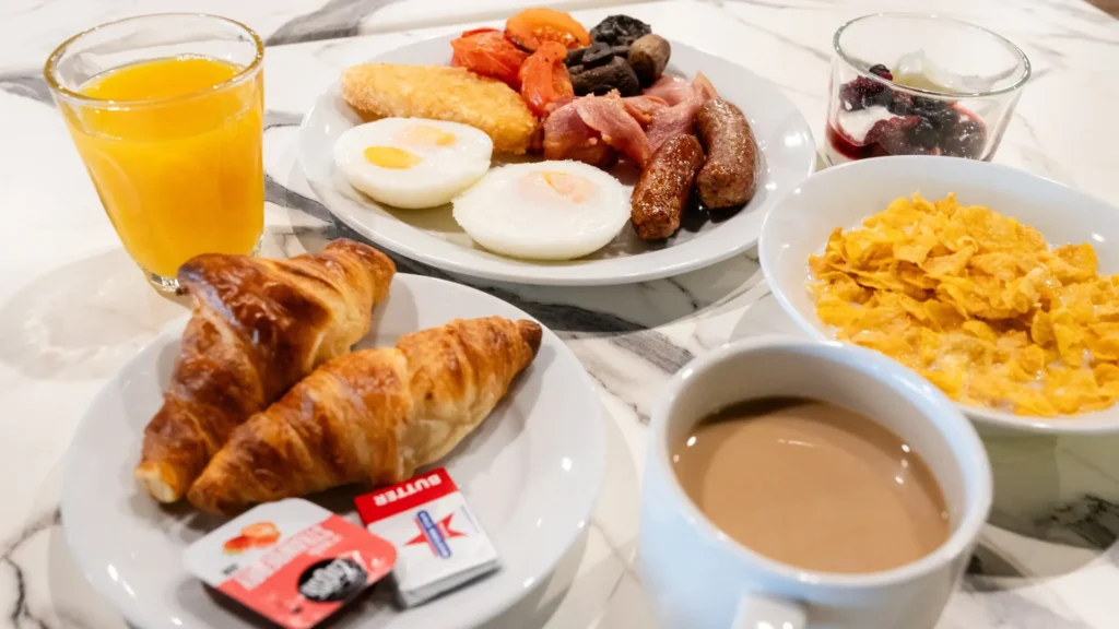 Snowy Mountains Tour Accommodation | Life of Riley Tours 7 tours gallery 06 cooked breakfast